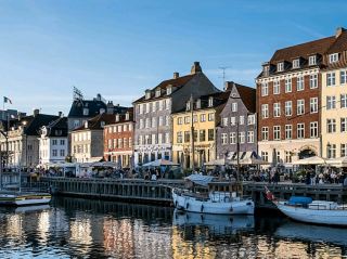 Stunning 10–14 day 4-country Nordic circuit: chase the aurora and fairy tales!