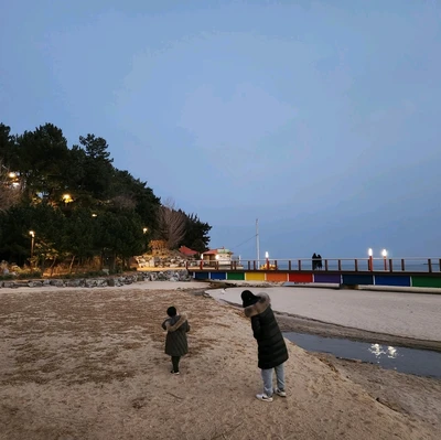 겨울에 운치있는 추암해변 | 트립닷컴 강원도 트래블로그 겨울에 운치있는 추암해변 | 트립닷컴 강원도 트래블로그