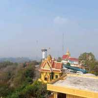 วัดคีรีวงศ์ บนยอดเขากลางเมืองนครสวรรค์