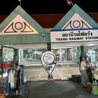 เดินเล่นเพลิน ๆ  @ ถนนคนเดินสถานีรถไฟตรัง