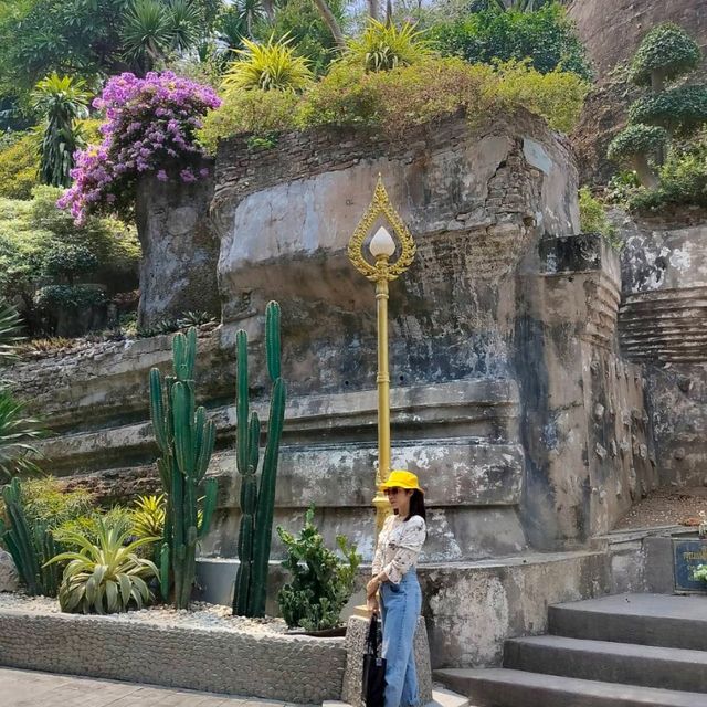 ทำบุญสงกรานต์ วัดภูเขาทอง สถานที่ที่ต้องมาเยือน