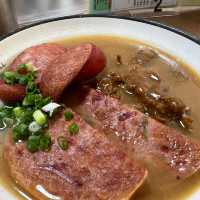 全港之冠！沙嗲牛麵關注組熱捧長期 No.1︳好好運快餐店重開，人龍依舊不絕