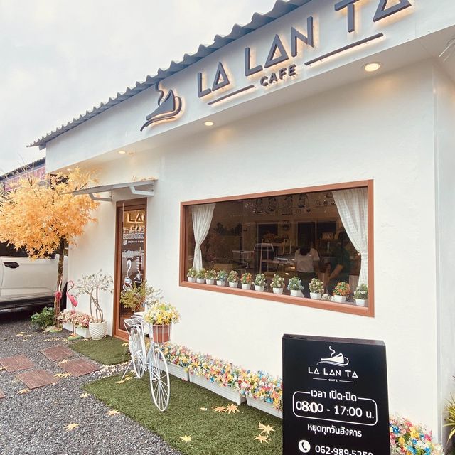 มาหากาแฟดื่มที่ La Lan Ta Cafe 🍵 บางพระ| Trat