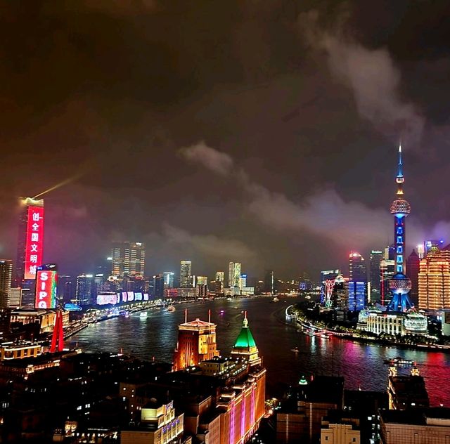 難忘外灘的繁華璀璨幻影燈火