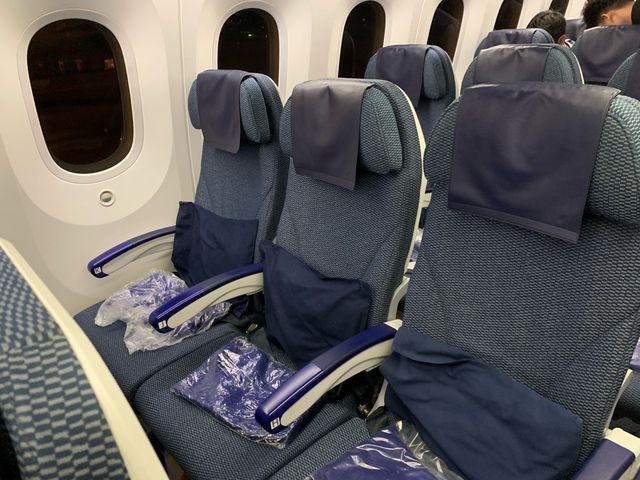 ベトナム　ベトナム観光　ハノイ　ノイバイ国際空港から成田国際空港へANA便で快適フライト！