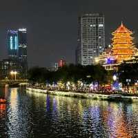 蘭桂坊成都：霓虹璀璨的夜遊體驗