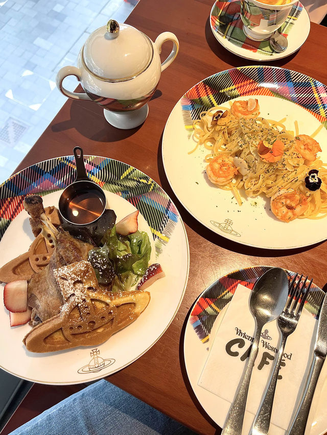 香港銅鑼灣復古英倫風打卡咖啡店-Vivienne Westwood Café