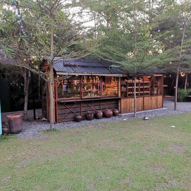 Rustic Market. An awesome hang out spot!!