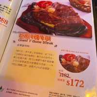 人氣平民扒房！傳統港式鐵板餐‧巨形T骨牛扒 · 仲大過塊鐵板！足料👍🏻