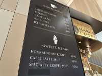北海道・札幌。『丸美珈琲店 MARUMI COFFEE STAND』のスペシャリティコーヒーソフト