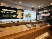 札幌・すすきの。NIKKAの看板の下でソフトクリーム食べれます『札幌菓子處 菓か舎 すすきの店』 
