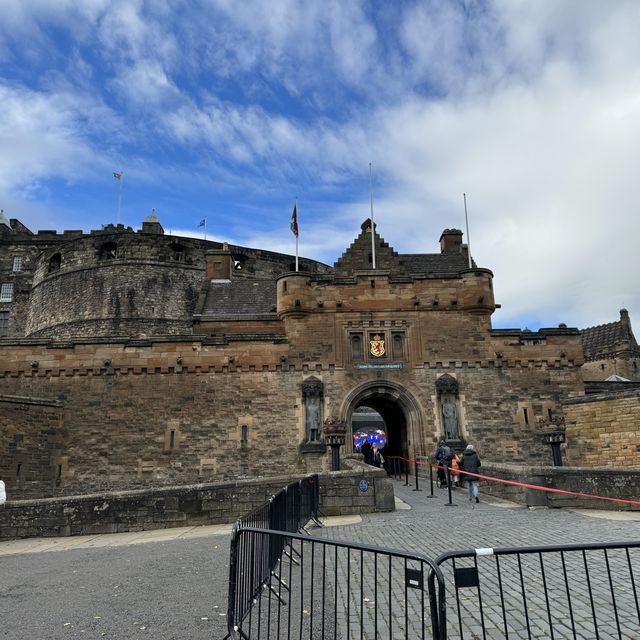 The Majestic Views of Edinburgh Skyline