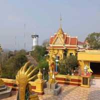 วัดคีรีวงศ์ บนยอดเขากลางเมืองนครสวรรค์