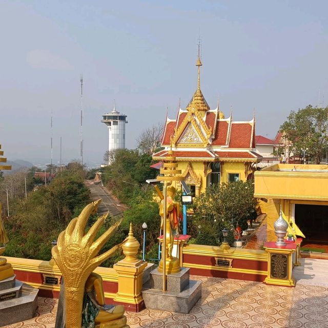 วัดคีรีวงศ์ บนยอดเขากลางเมืองนครสวรรค์