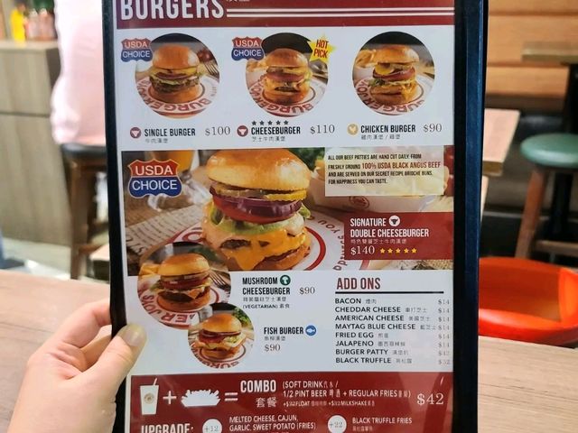 落入酒吧街的天上有漢堡 香港灣仔 落入酒吧街的天上有漢堡 香港灣仔