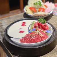 《宮廷風裝修火鍋店》