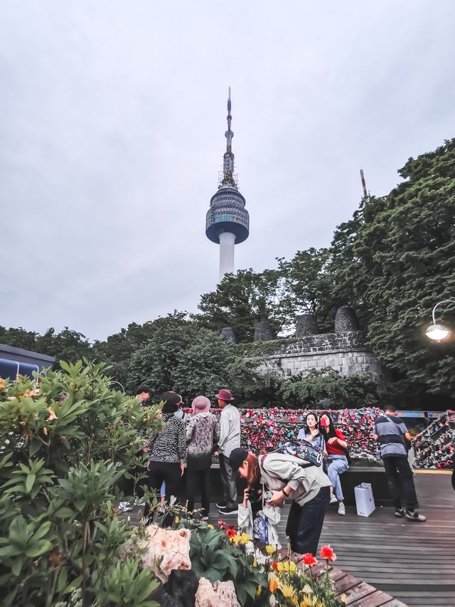 นั่งกระเช้า Namsan Cable Car ไป N Seoul Tower