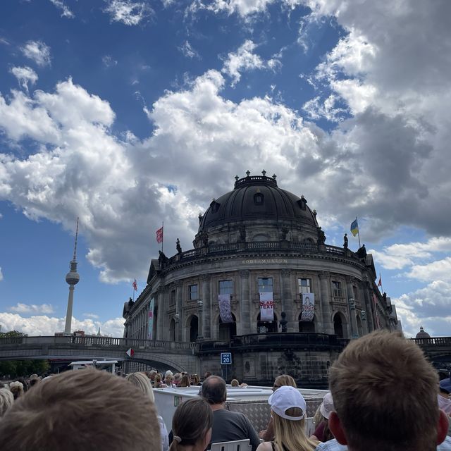 Berlin Spree River Cruise: Discounted Delights and Stunning Sights!