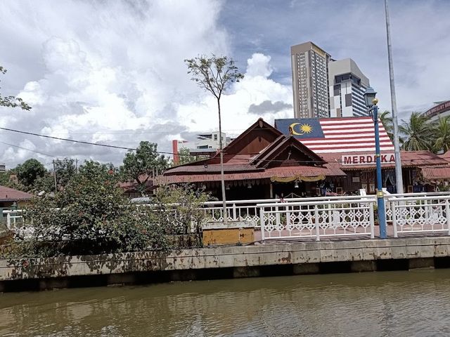 Relaxing River Cruise in Melaka 