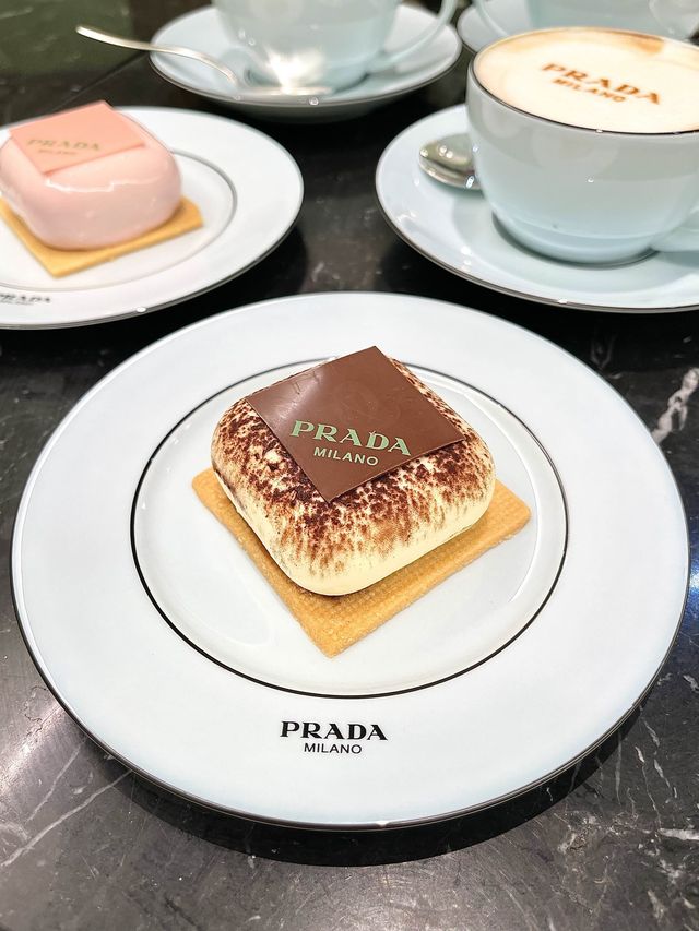 英國倫敦打卡全球首間Prada Caffè