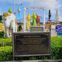 สักการะ อนุสาวรีย์ พระนางจามเทวี ณ เมืองลำพูน