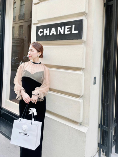 パリ🇫🇷】カンボン通りCHANEL本店🤍本店限定ショッパーも パリ🇫🇷】カンボン通りCHANEL本店🤍本店限定ショッパーも
