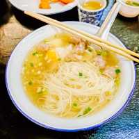 พากินข้าวต้มร้าน เจินหลิง ภูเก็ต 