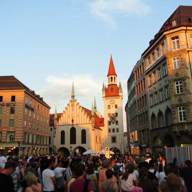 Walking Around Marienplatz