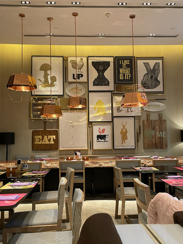 「廣州W酒店二樓的The Kitchen Table，絕對是早晨美好的享用選擇！」