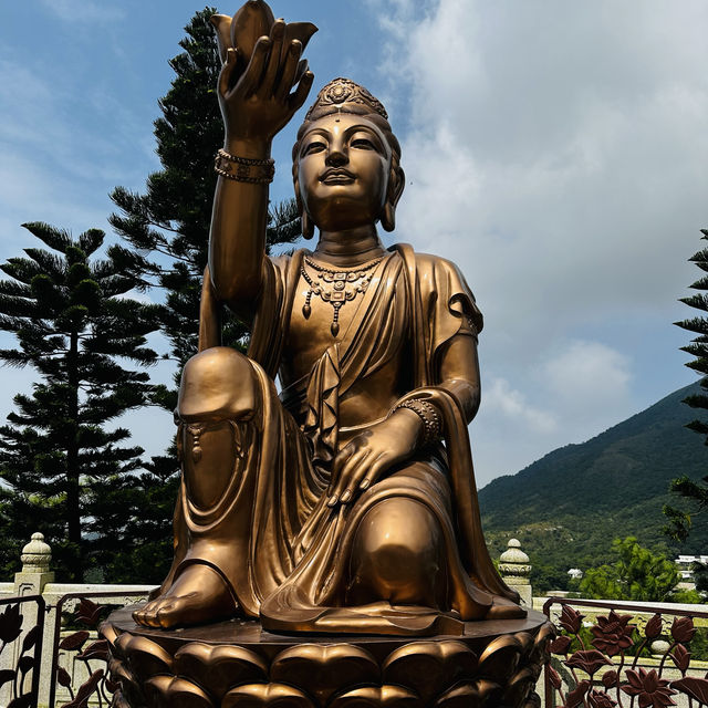 Tian Tan Buddha: Hong Kong's Serene Icon