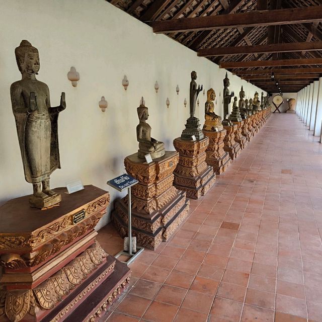 พระธาตุหลวงเวียงจันทน์ ພຣະ​ ທາດຫຼວງ