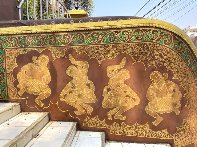 อนุเสาวรีย์พระเจ้าบุเรงนอง ท่าขี้เหล็ก, พม่า