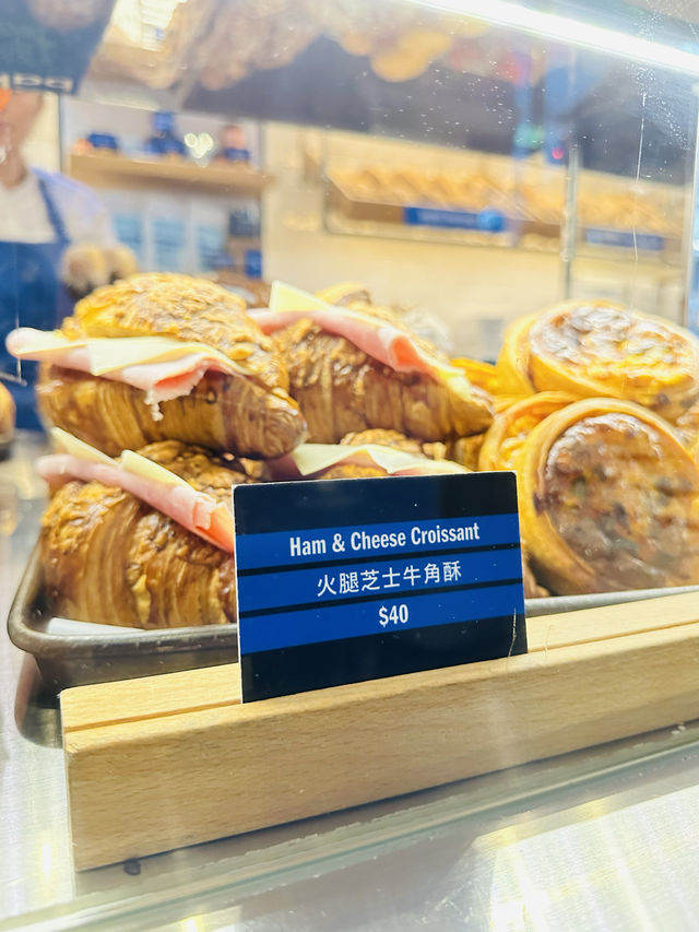 freshly baked CROISSANTS in town⭐️BAKEHOUSE⭐️