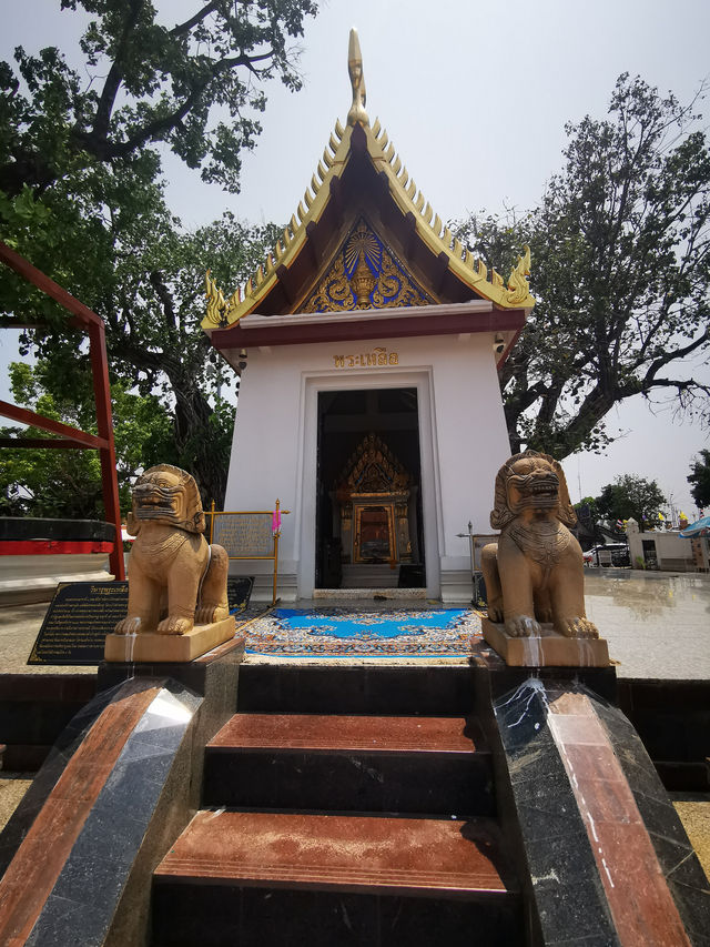 ไหว้พระพุทธชินราช  เมืองพิษณุโลก