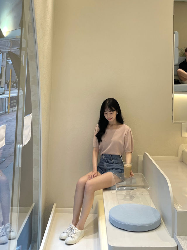 灣仔粉藍色清新打卡咖啡店-in:joi