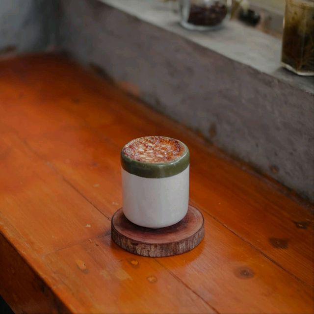 A COZY COFFEE PLACE TUCKED INSIDE AN ALLEY