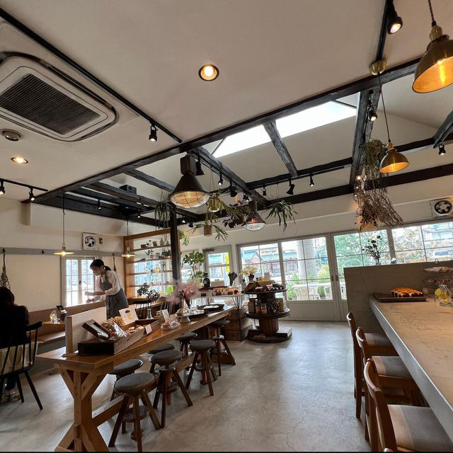 Honey Cafe Meets