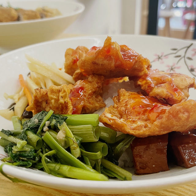 臺中西屯 不物正業牛肉麵 嘉徠真傳 牛肉麵X橙味雞排