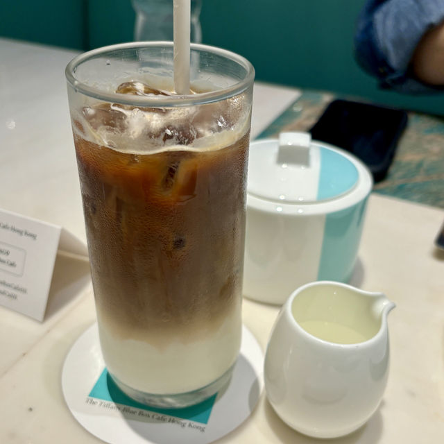 【香港・尖沙咀】アジア初出店のティファニーカフェ「The Tiffany Blue Box Café」