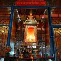 วัดเกาะวาลุการาม สักการะพระพุทธรูปทองคำ