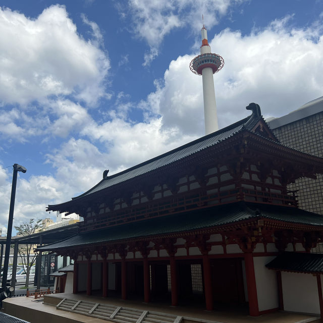 【京都/京都駅】10分の1のサイズで復元された古都京都の羅城門✨️