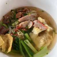 โหน่ง ชะชะช่า บะหมี่เกี๊ยว  🍜