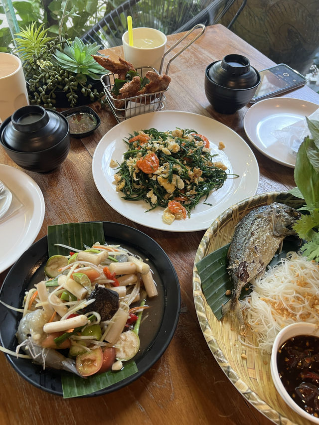 ร้านอร่อย ราคาดี ที่สี่เเยกท่าพระ ใต้mrt ท่าพระ