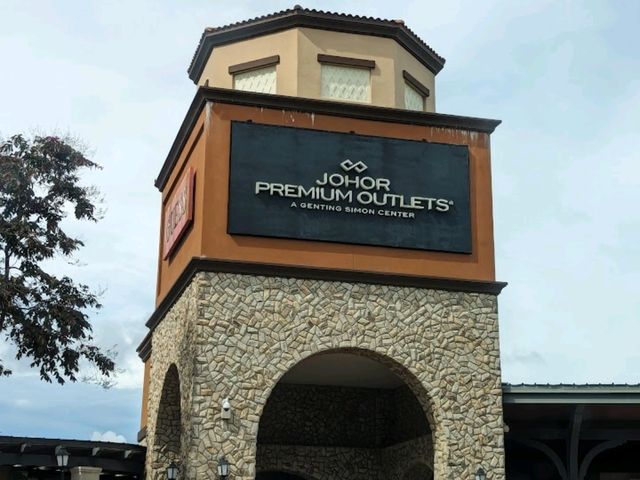 Lets Shopaholic at Johor Premium Outlets