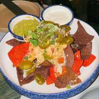 墨西哥餐廳:份量足夠,Buffalo chicken Nachos、Lamb mint and cheese quesadilla、Pulled beef Burrito