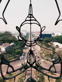 ไปปั่นจักรยานกันที่ Patuxay Monument
