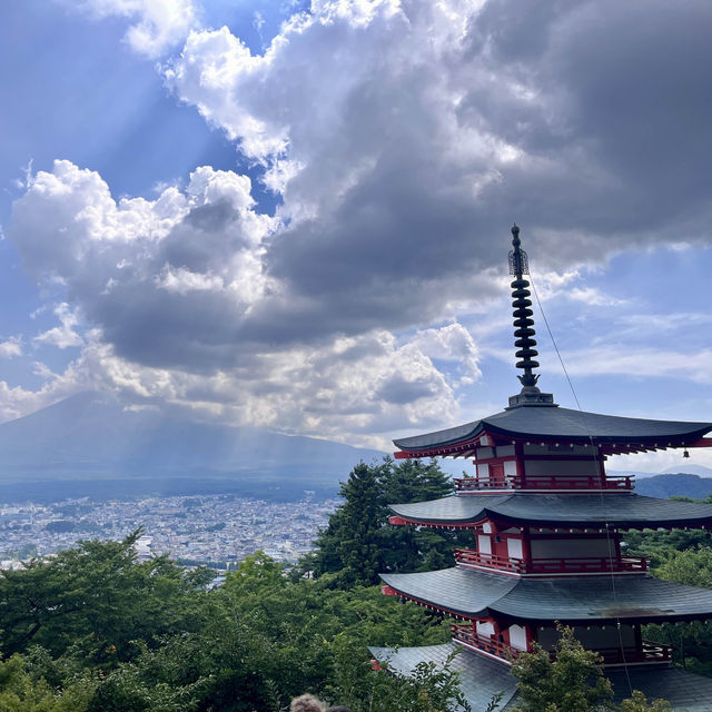 Experience the Charm of Arakurayama Sengen Park! 🌸⛩️