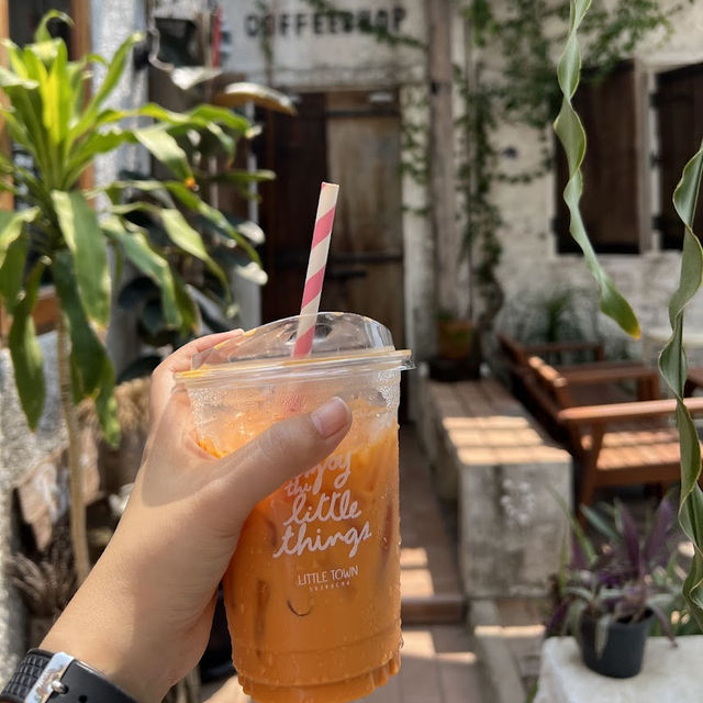 📌☕️ Little Town Sriracha 