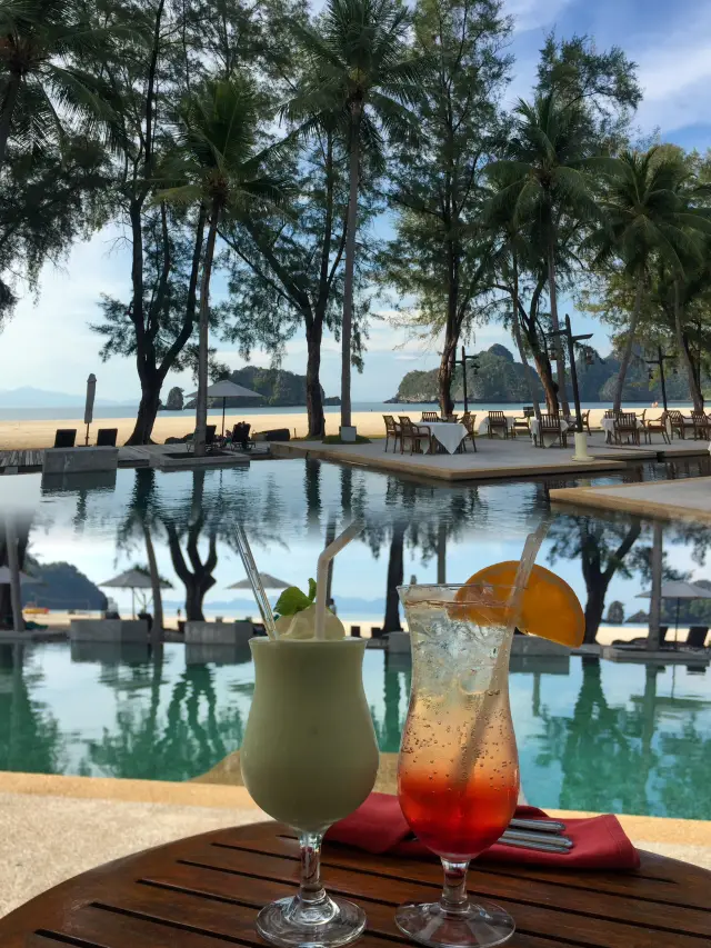 Chasing Sunsets and Sandbars: A Perfect Day at Tanjung Rhu Beach