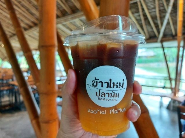 อาหารทะเลท้องถิ่นบรรยากาศดี